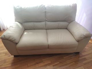 Sofá de piel beige 2 plazas