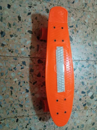 Monopatín naranja para niños