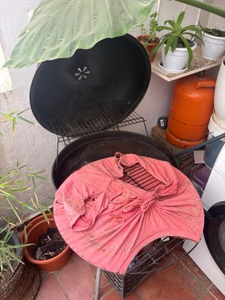 Barbacoa portátil negra y plateada