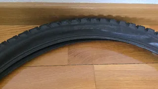 Cubierta Specialized 26x2.0 HardRock R con daño