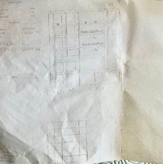 Libreria in legno con vetrina