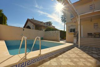 Chalet en venta en Valencina de la Concepción