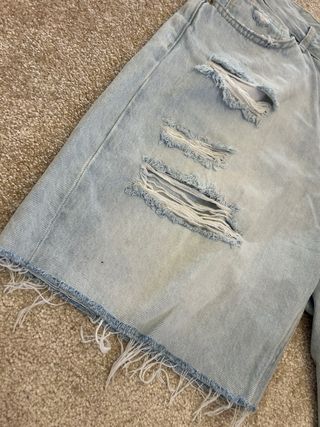 Vaqueros cortos Bershka rotos hombre Talla M