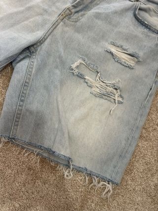 Vaqueros cortos Bershka rotos hombre Talla M