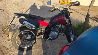 Moto Cross Negra y Roja