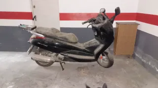Honda S-Wing 125 con golpe