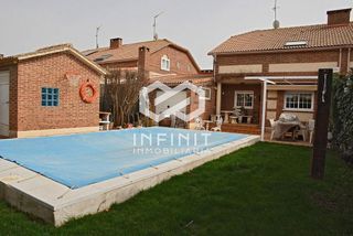 Casa pareada en venta en Villanueva de la Torre
