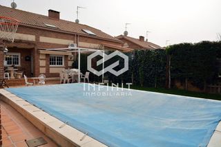 Casa pareada en venta en Villanueva de la Torre