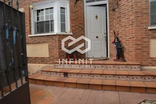 Casa pareada en venta en Villanueva de la Torre