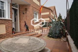 Casa pareada en venta en Villanueva de la Torre