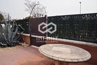 Casa pareada en venta en Villanueva de la Torre