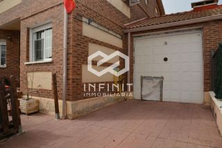 Casa pareada en venta en Villanueva de la Torre