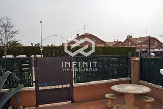 Casa pareada en venta en Villanueva de la Torre