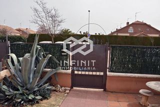Casa pareada en venta en Villanueva de la Torre