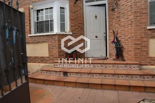 Casa pareada en venta en Villanueva de la Torre