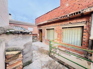 Casa adosada en venta en Consuegra
