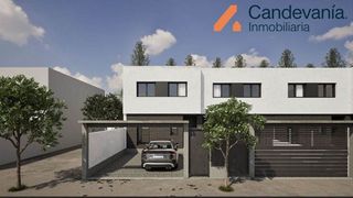 Casa adosada en venta en Zuera