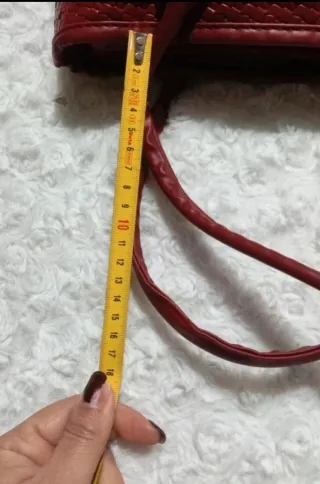 Borsa a spalla bordeaux effetto intrecciato