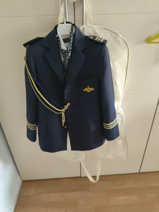Traje de comunión El Corte Inglés azul.