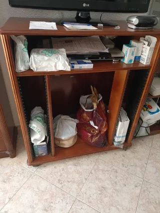 Mueble TV y CD madera