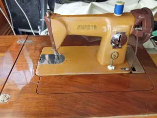Máquina de coser Singer antigua