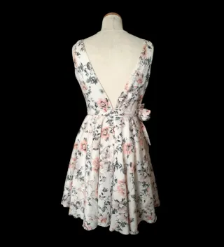 Vestido floral rosa y blanco talla 42