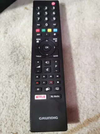 Smart TV Grundig 49 Negra