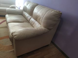 Sofá de piel beige 3 plazas