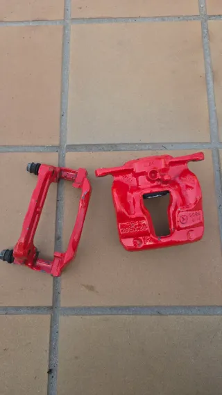 Pinza y Portapinza Rojo Mercedes Clase A W176