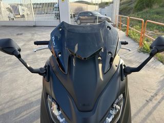 Yamaha TMAX 560 Maxi Scooter Negra