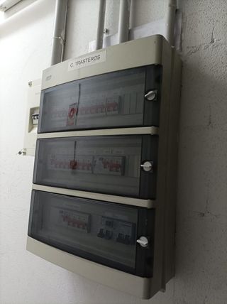 Electricista autorizado Madrid. Reparaciones.