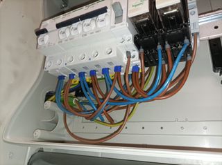 Electricista autorizado Madrid. Reparaciones.