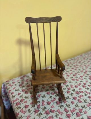 Lote accesorios muñecas: cuna, mecedora, trona