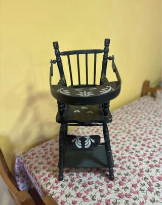 Lote accesorios muñecas: cuna, mecedora, trona