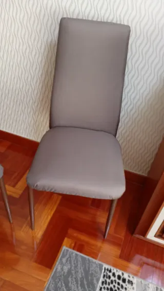 4 Sillas Recién tapizadas. Precio por unidad.