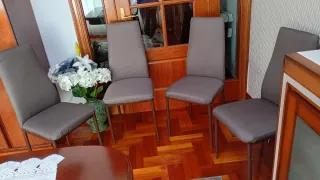 4 Sillas Recién tapizadas. Precio por unidad.