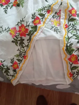 Vestido de verano blanco bordado