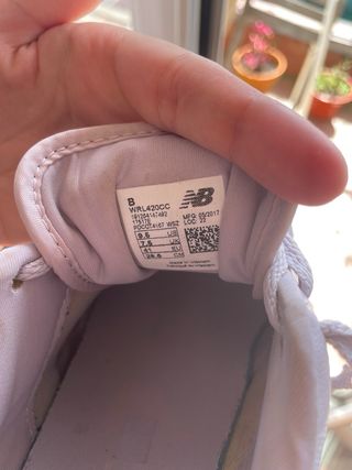 New Balance Morado Talla 41