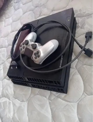PlayStation 4 Negra con mando