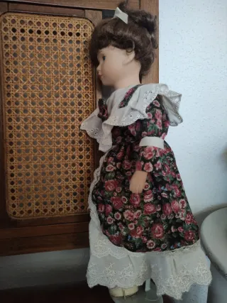 Muñeca de Porcelana Antigua Vestido Floral