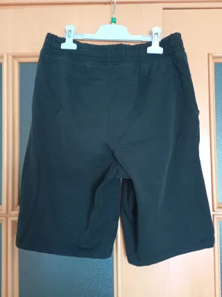 Pantalón deportivo corto