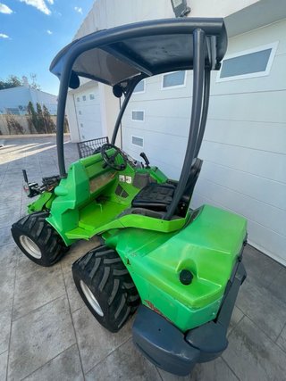 Cargadora Avant 635