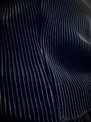 Vestido negro plisado