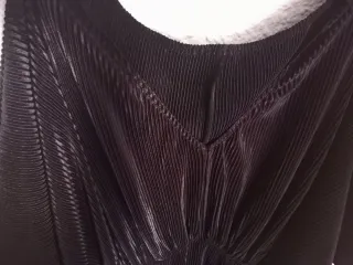 Vestido negro plisado