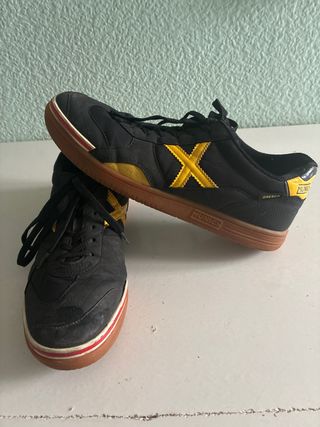 Zapatillas Munich Negras y Amarillas