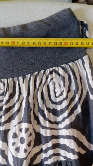 Falda larga estampada talla única.