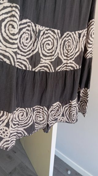 Falda larga estampada talla única.