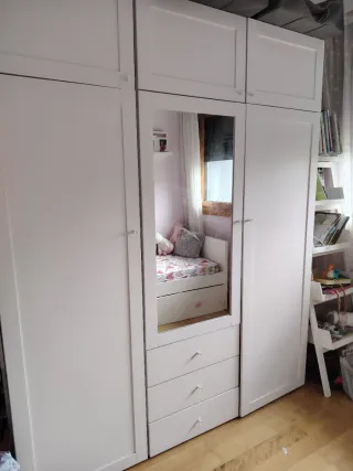 Armario infantil,cajones por dentro y zapatero.