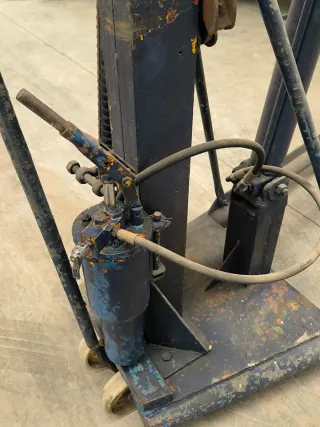 Grúa Hidráulica Taller