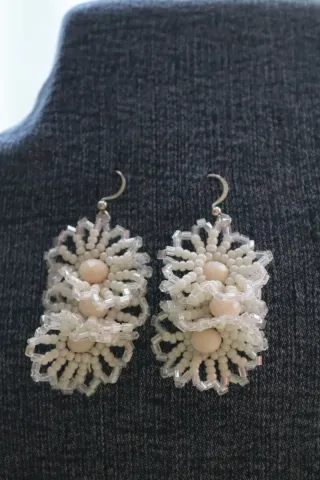 Pendientes artesanales verdes y plateados